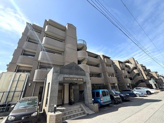 3LDK Apartment for Sale in Gifu City with Parking - Thumbnail 2