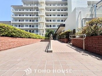 Renovated 3LDK Apartment with Roof Balcony in Chofu, Tokyo - Thumbnail 2