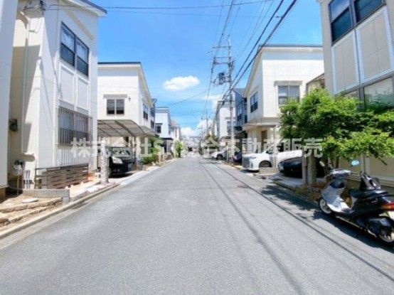 4LDK House for Sale in Higashiosaka, Osaka - 98.09 sqm - Thumbnail 2