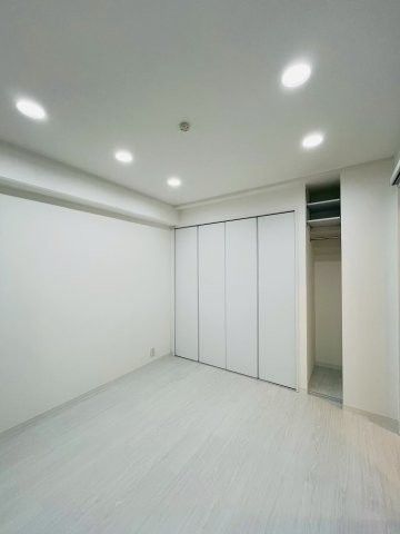 Renovated 1LDK Apartment for Sale Near Midoribashi Station, Osaka - Thumbnail 2