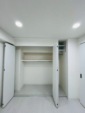 Renovated 1LDK Apartment for Sale Near Midoribashi Station, Osaka - Thumbnail 3