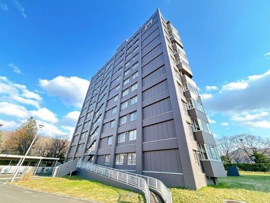 2LDK Renovated Apartment near Makomanai Station, Sapporo - Thumbnail 3