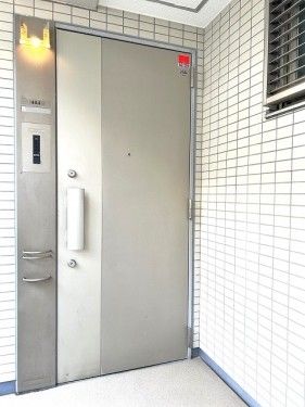3LDK Apartment for Sale in Chiba City, Mihama-ku - Thumbnail 2