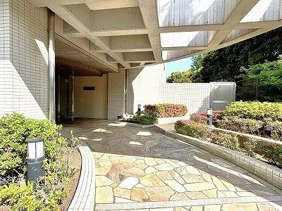 3LDK Apartment for Sale in Chiba City, Mihama-ku - Thumbnail 3
