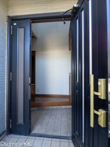 5SLDK House for Sale Near Hachimanmae Station, Wakayama City - Thumbnail 2