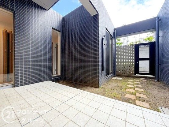 Renovated 2SLDK Apartment with Private Garden in Nara - Thumbnail 2