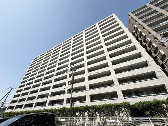 Sophia Mihama Light Square 4LDK Apartment in Chiba City - Thumbnail 3