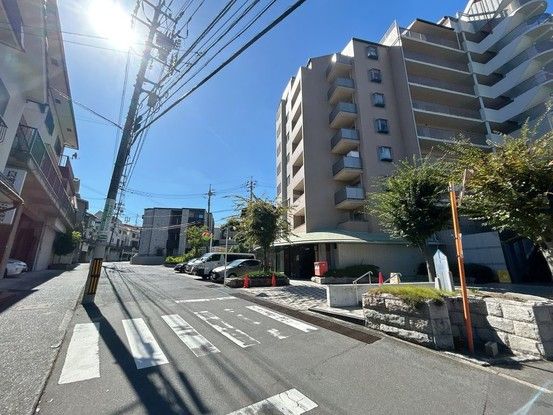 Renovated 2LDK Apartment in Minami-ku, Hiroshima City - Thumbnail 2