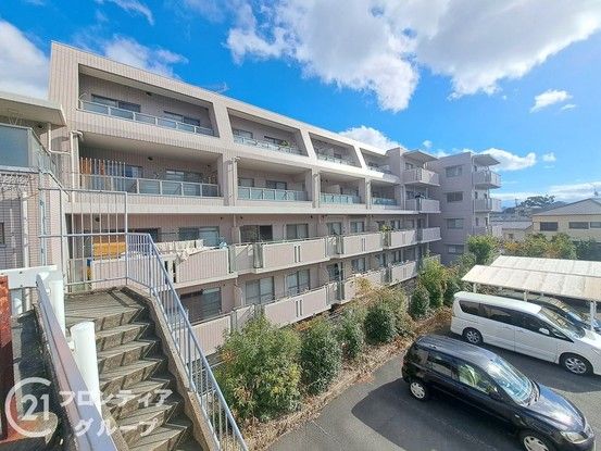 Renovated 4LDK Apartment for Sale in Ikoma, Nara - Thumbnail 2