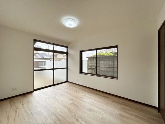 Renovated 4LDK House in Shimonoseki with Large Living Space - Thumbnail 4