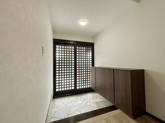Renovated 4LDK House in Shimonoseki with Large Living Space - Thumbnail 3