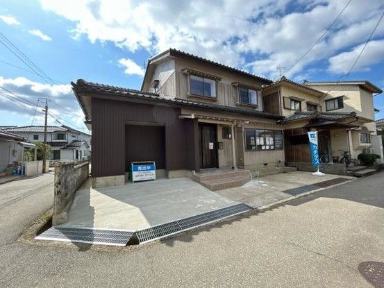 Renovated 5LDK Corner Lot House for Sale in Tsuruta, Ishikawa - Thumbnail 3