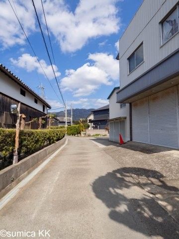 6DK Traditional House in Arida City with 1,603 sqm Land - Thumbnail 2