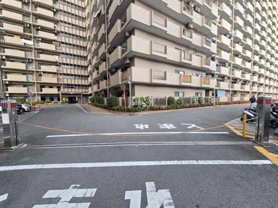 2LDK Apartment for Sale in Higashiosaka, Osaka - 64.35 sqm - Thumbnail 3