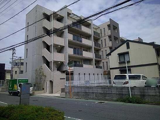 3LDK Top-Floor Apartment in Fuchu-cho, Hiroshima - Thumbnail 3