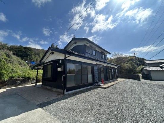 4LDK Renovated House for Sale in Hofu City, Yamaguchi - Thumbnail 2