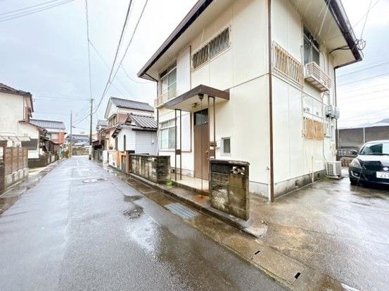 Renovated 2LDK House in Karatsu, Saga with Solar Panels - Thumbnail 2