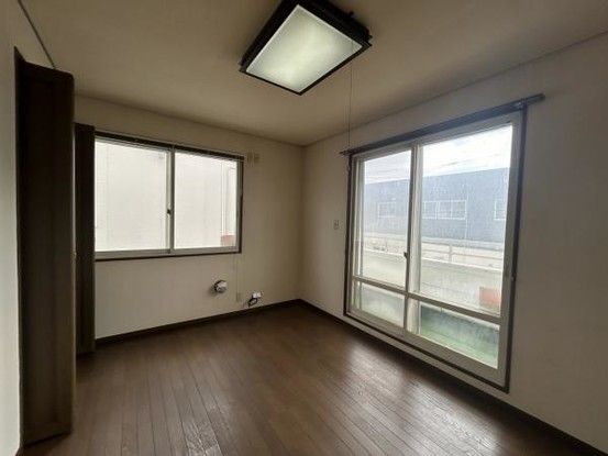 Detached House with Office & 4-Car Parking in Aomori City - Thumbnail 4