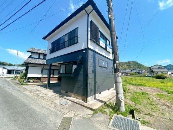 Renovated 4LDK House for Sale in Arita, Saga Prefecture - Thumbnail 2