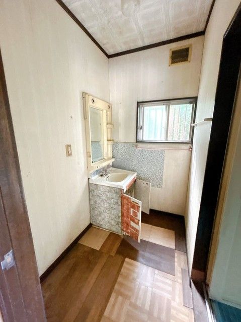 Renovated 4LDK House for Sale in Koga, Ibaraki with Parking - Thumbnail 3