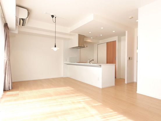 2LDK Apartment for Sale in Hiroshima Naka-ku, 71.54m² - Thumbnail 4