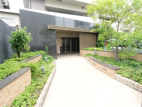 2LDK Apartment for Sale in Hiroshima Naka-ku, 71.54m² - Thumbnail 2
