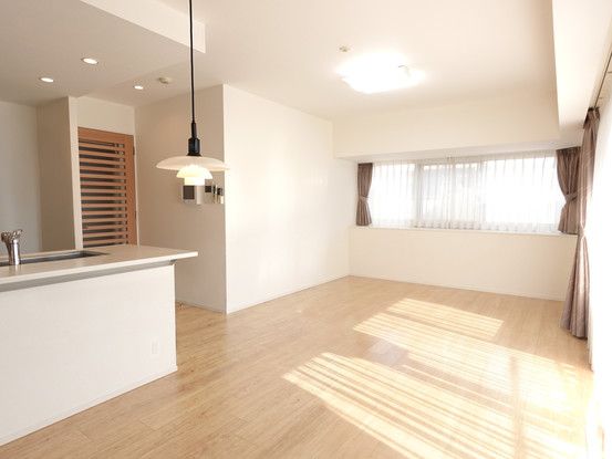 2LDK Apartment for Sale in Hiroshima Naka-ku, 71.54m² - Thumbnail 3