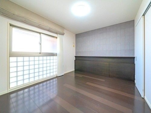 2LDK Apartment for Sale in Mihama-ku, Chiba City, 74.31 sqm - Thumbnail 2
