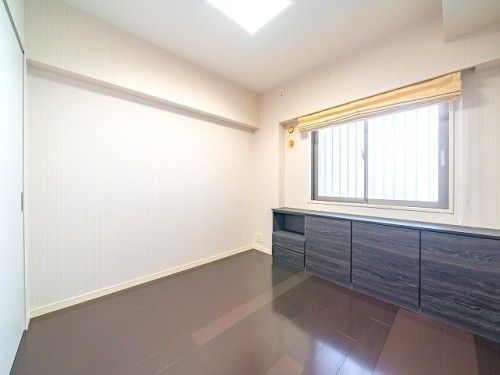 2LDK Apartment for Sale in Mihama-ku, Chiba City, 74.31 sqm - Thumbnail 3