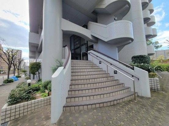 Refurbished 2LDK Apartment for Sale in Osaka Joto Ward - Thumbnail 2