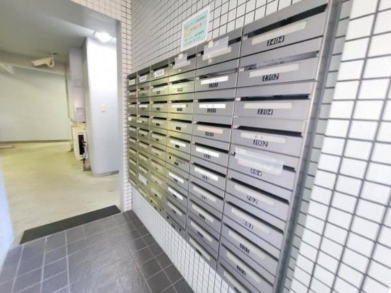 Refurbished 2LDK Apartment for Sale in Osaka Joto Ward - Thumbnail 3