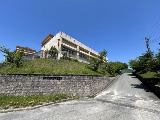 Renovated 3LDK Detached House in Mihara, Hiroshima - Thumbnail 2