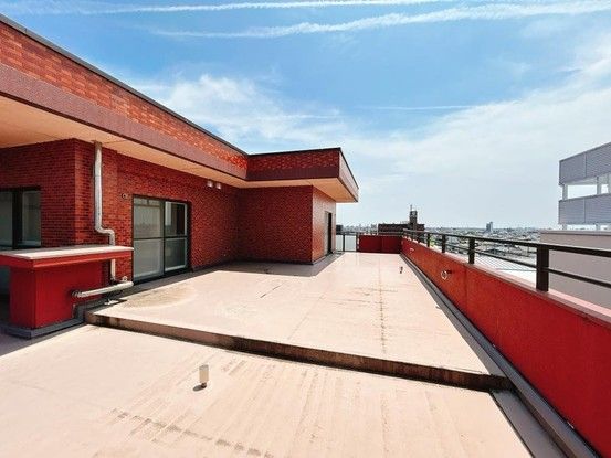 3LDK Top-Floor Apartment in Gifu City with Large Roof Balcony - Thumbnail 2