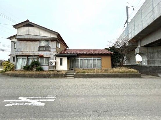 Renovated 6SLDK Detached House for Sale in Komatsu, Ishikawa - Thumbnail 2
