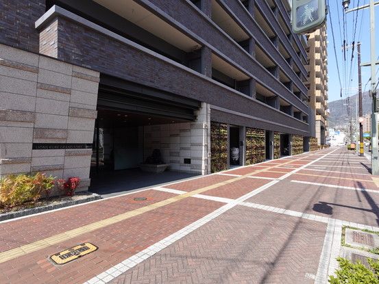 1LDK Apartment for Sale in Kure, Hiroshima – 80.81 sqm - Thumbnail 3