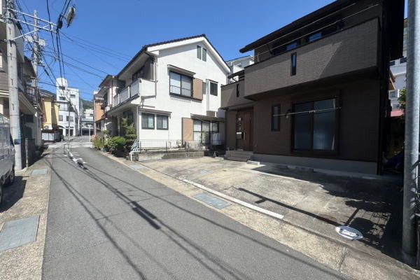 3SLDK Resale House in Atami City with Solar Power - Thumbnail 2