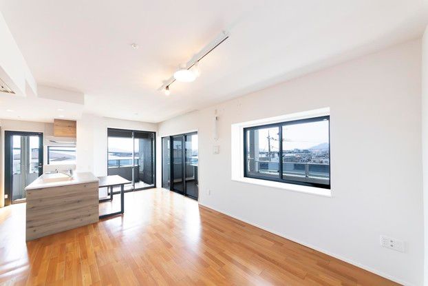 3SLDK Apartment for Sale in Sae-ku, Hiroshima City - Thumbnail 2