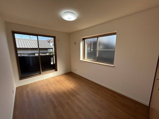 Renovated 3LDK House Near Yatsu Station in Narashino, Chiba - Thumbnail 4