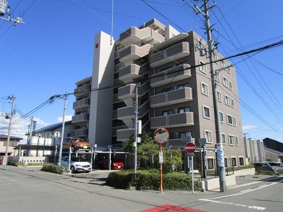 3LDK Corner Apartment in Koriyama with Recent Renovations - Thumbnail 2