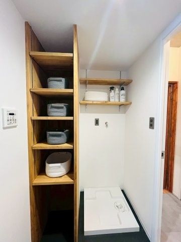 Renovated 2LDK Apartment in Tsurumi Ward, Osaka - Thumbnail 3