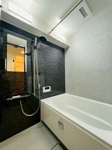 Renovated 2LDK Apartment in Tsurumi Ward, Osaka - Thumbnail 4