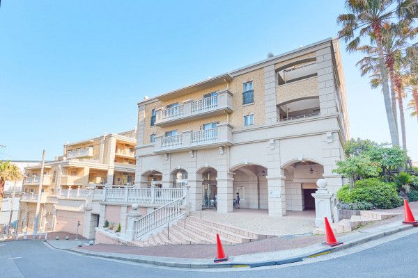 3LDK Apartment for Sale in Yokohama, Kanagawa - 91.2 sqm - Thumbnail 2