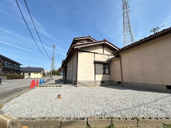 5LDK Detached House for Sale in Toyama City, Toyama Prefecture - Thumbnail 3