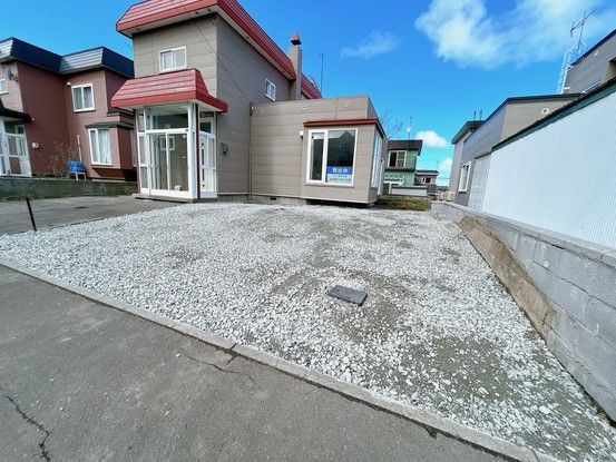 Renovated 3LDK House Near Hoshimi Station in Teine-ku, Sapporo - Thumbnail 2