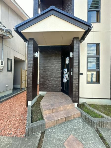 Renovated 4LDK House in Kanazawa with Sunroom & 3 Parking - Thumbnail 4