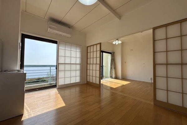 Renovated 2K Apartment with Onsen and Ocean View in Atami - Thumbnail 3