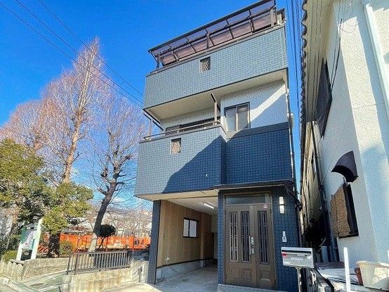 Renovated 4LDK 3-Story House in Amagasaki, Hyogo - Thumbnail 2