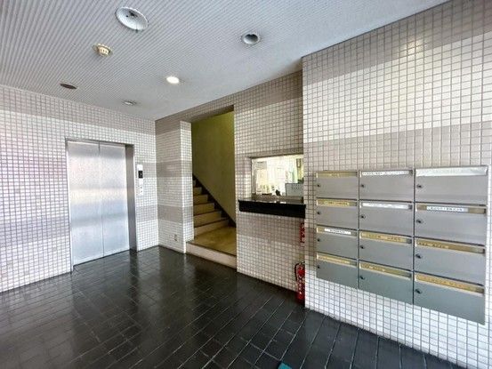Renovated 2LDK Apartment in Naka-ku, Hiroshima 65.75m² - Thumbnail 2