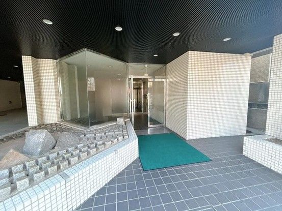 Renovated 2LDK Apartment in Naka-ku, Hiroshima 65.75m² - Thumbnail 4