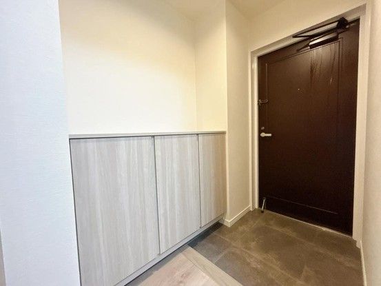 Renovated 2LDK Apartment in Naka-ku, Hiroshima 65.75m² - Thumbnail 3